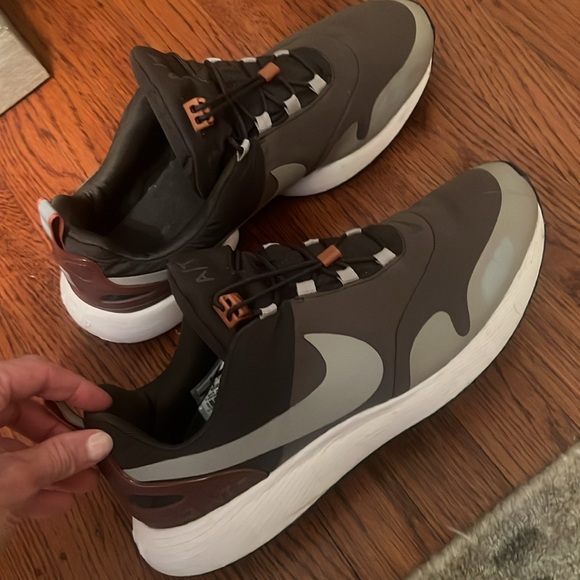 Nike men’s shoe - Picture 2 of 5